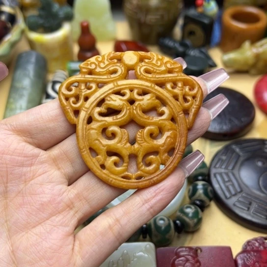 蛇纹石玉未镶嵌颈饰