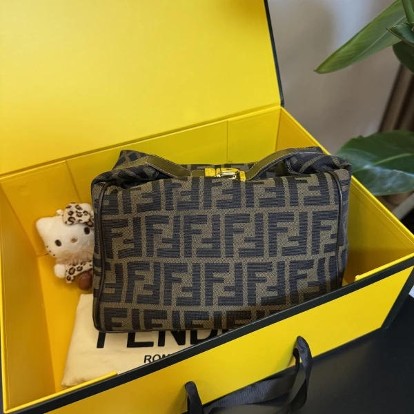 95新/芬迪/包包/市场价16800/250511FZ0048