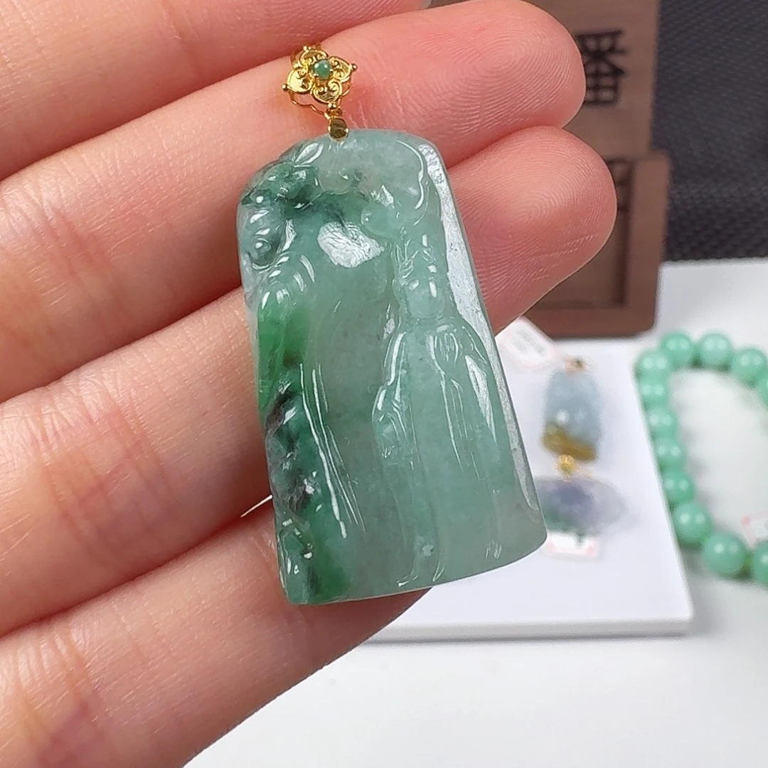 翡翠18K金镶嵌颈饰