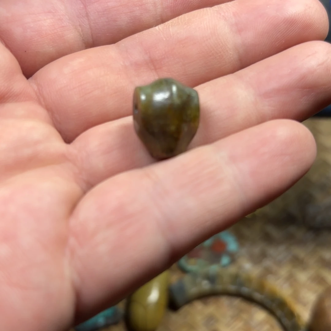 岫岩河磨玉（透闪石质玉）颈饰未镶嵌?***颜