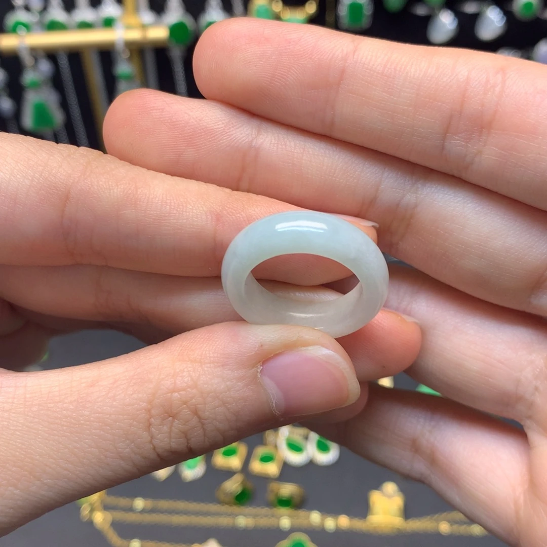 翡翠未镶嵌戒圈有纹裂