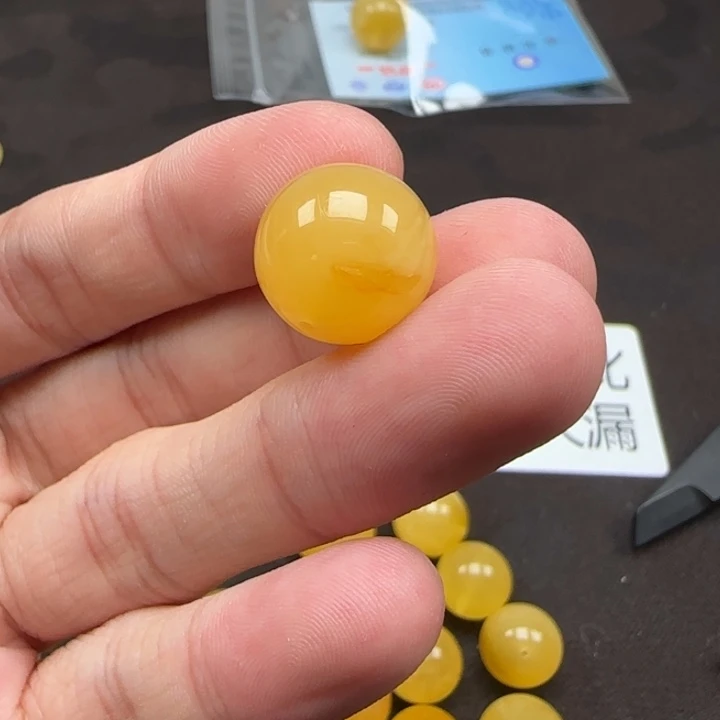 未镶嵌琥珀裸石天然68