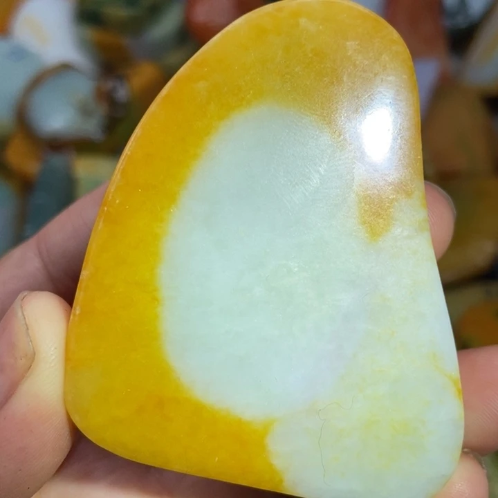 翡翠未镶嵌颈饰缅甸