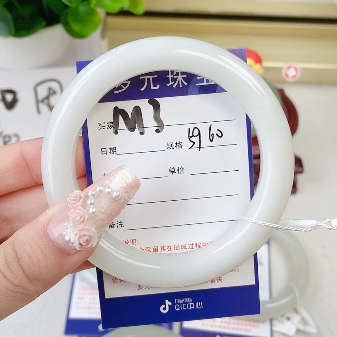 曼***店未镶嵌手镯和田玉