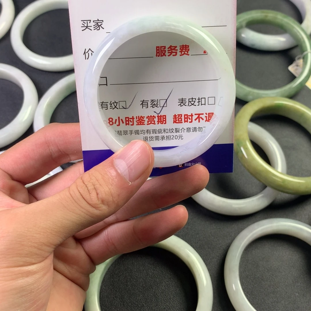 翡翠手镯未镶嵌翡翠手镯