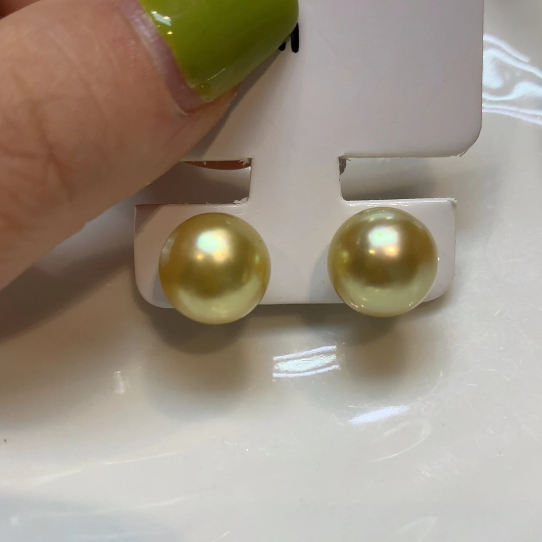 18K金镶嵌海水珍珠耳饰