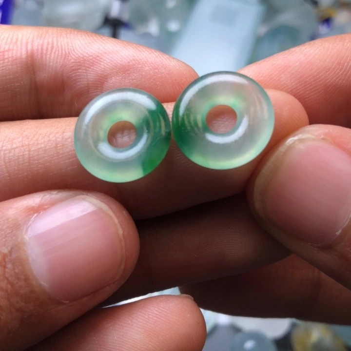 定制翡翠未镶嵌挂件