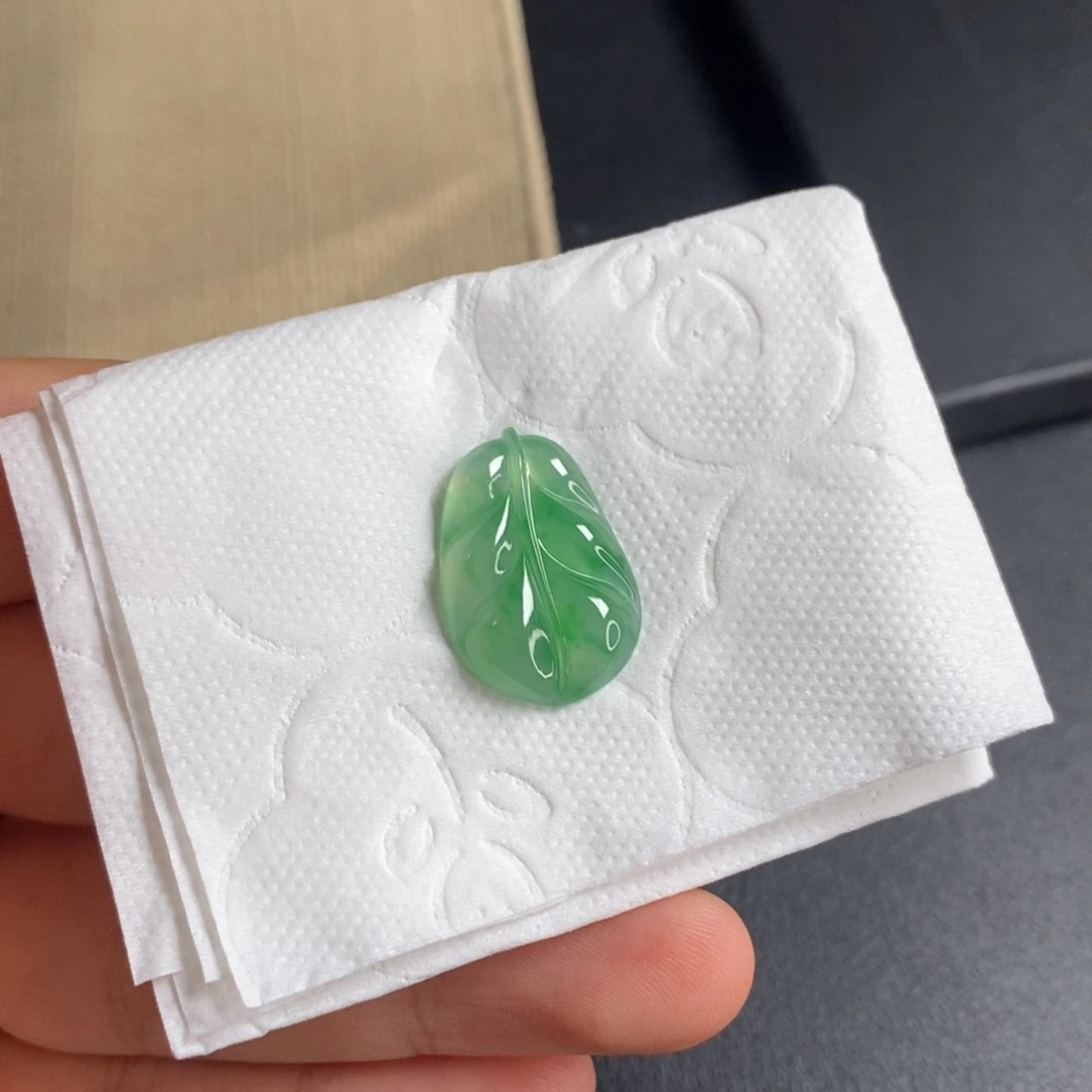 翡翠未镶嵌颈饰芭蕉叶