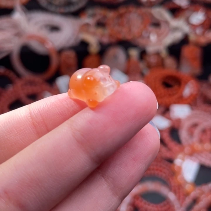 南红玛瑙未镶嵌配饰小猪1738