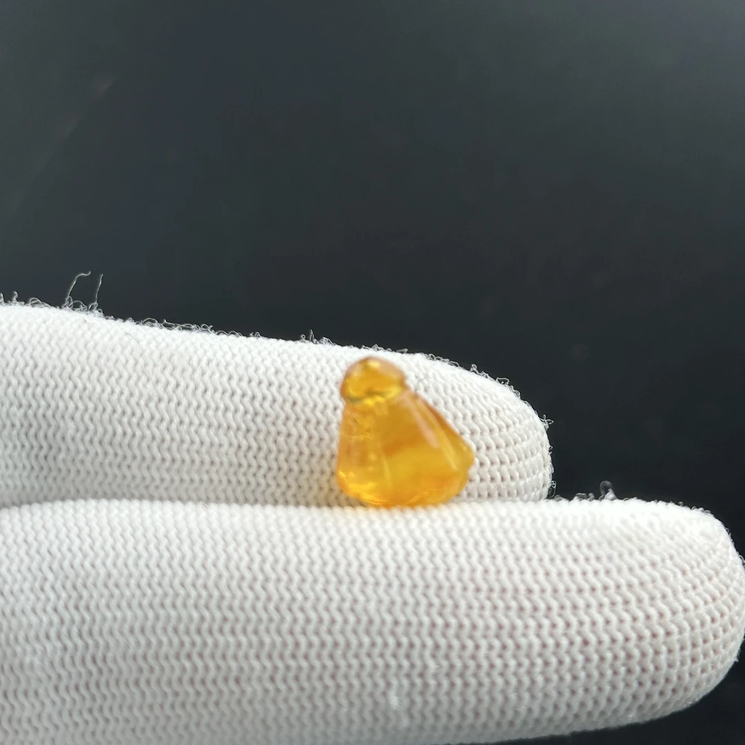 J3526 天然矿源蜜蜡 莲蓬微瑕特价11*14.6 mm 支持复检假一罚十