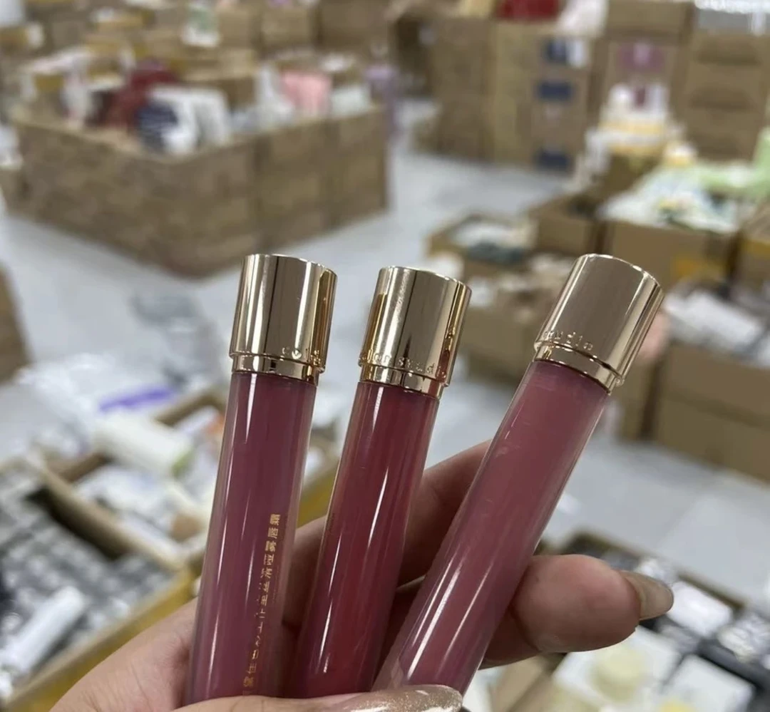 色彩绒滑哑雾唇霜.