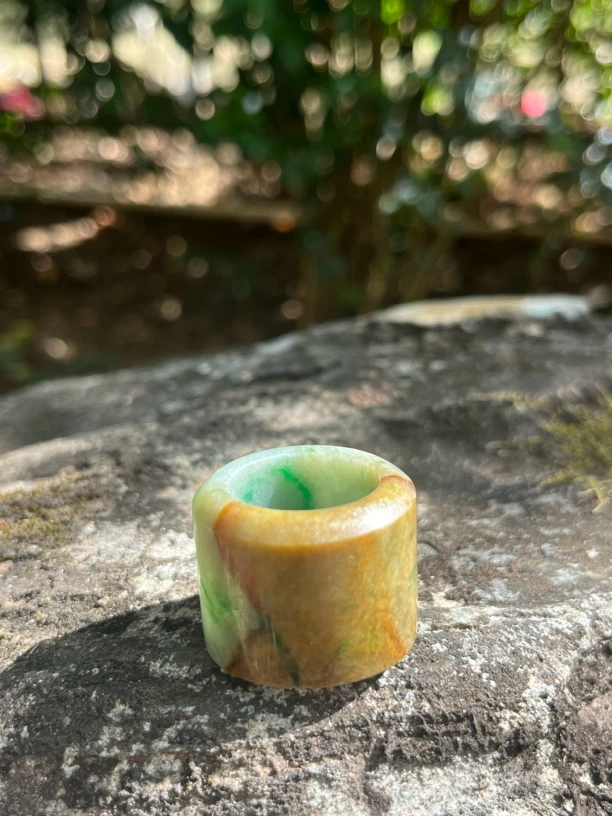 【黄加绿扳指】直径：20mm长：23.6mm厚：5.5mm