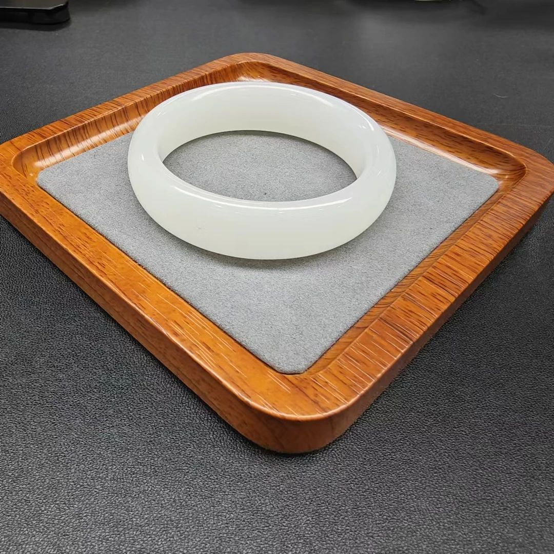 DBG表哥甄选》精品老料10A级透闪手镯SZ0009