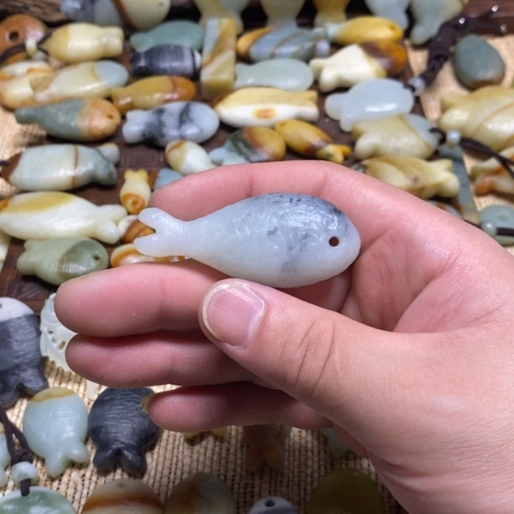 小***飘蛇纹石玉未镶嵌颈饰