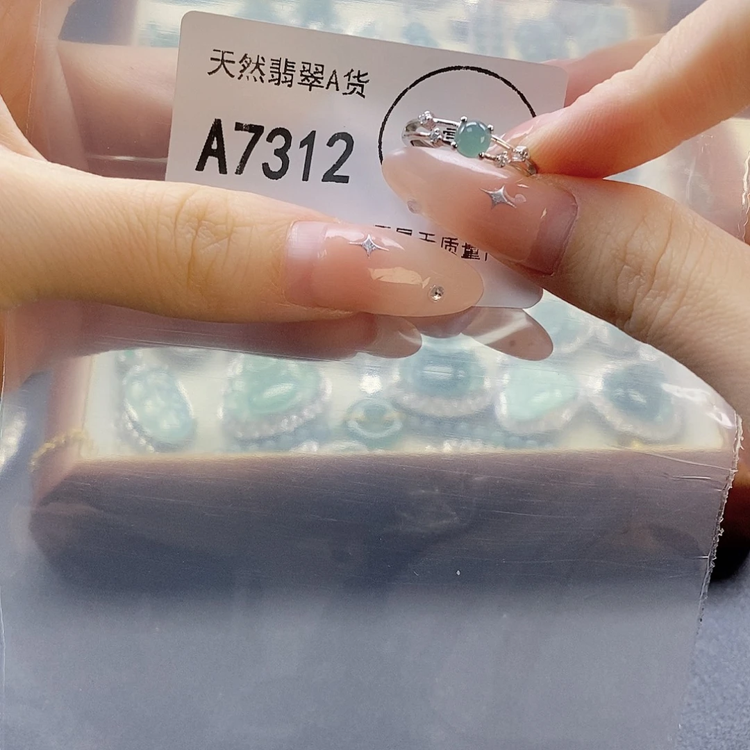 吊坠(赠链)未镶嵌翡翠