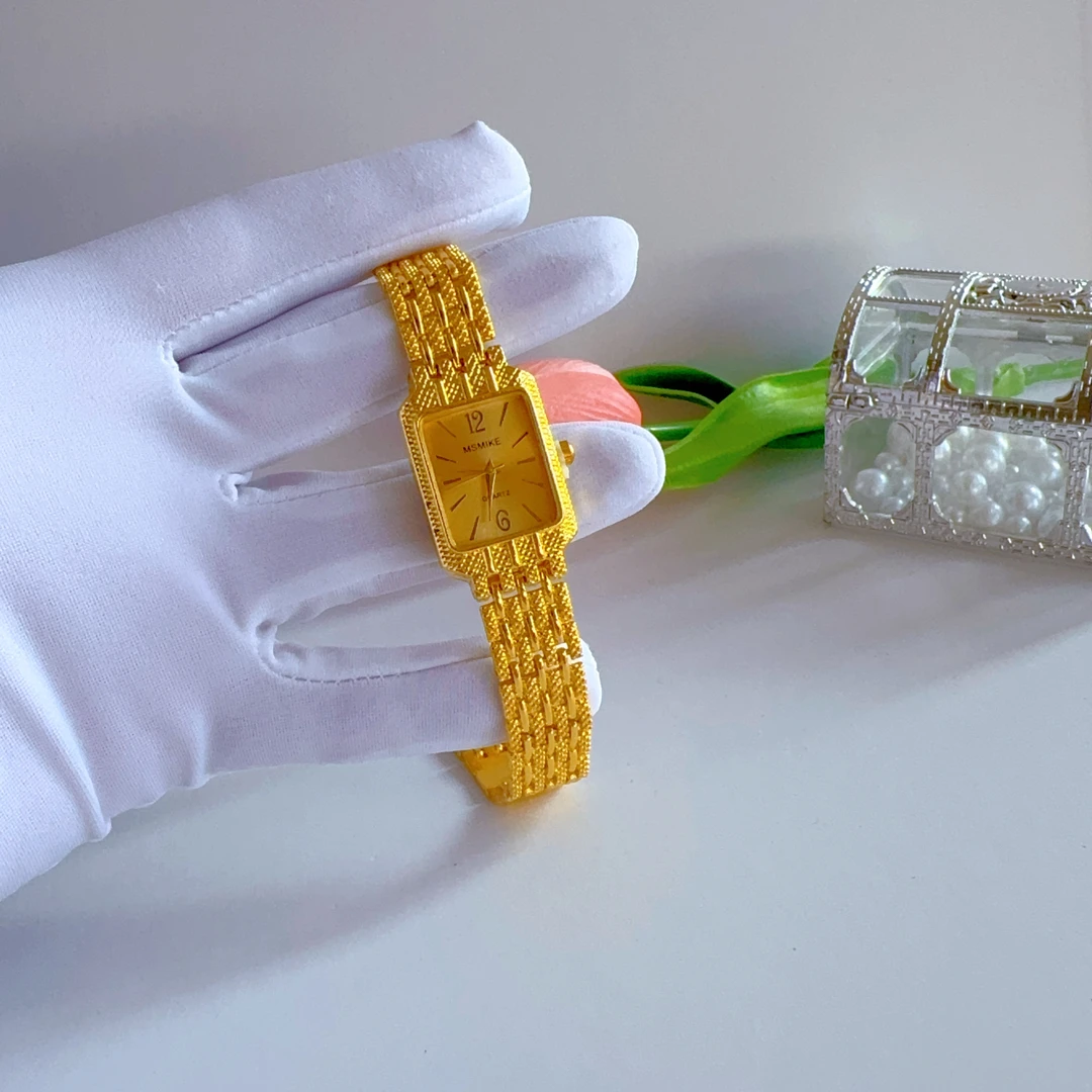 轻奢金色小方表女士手表时尚优雅百搭腕表