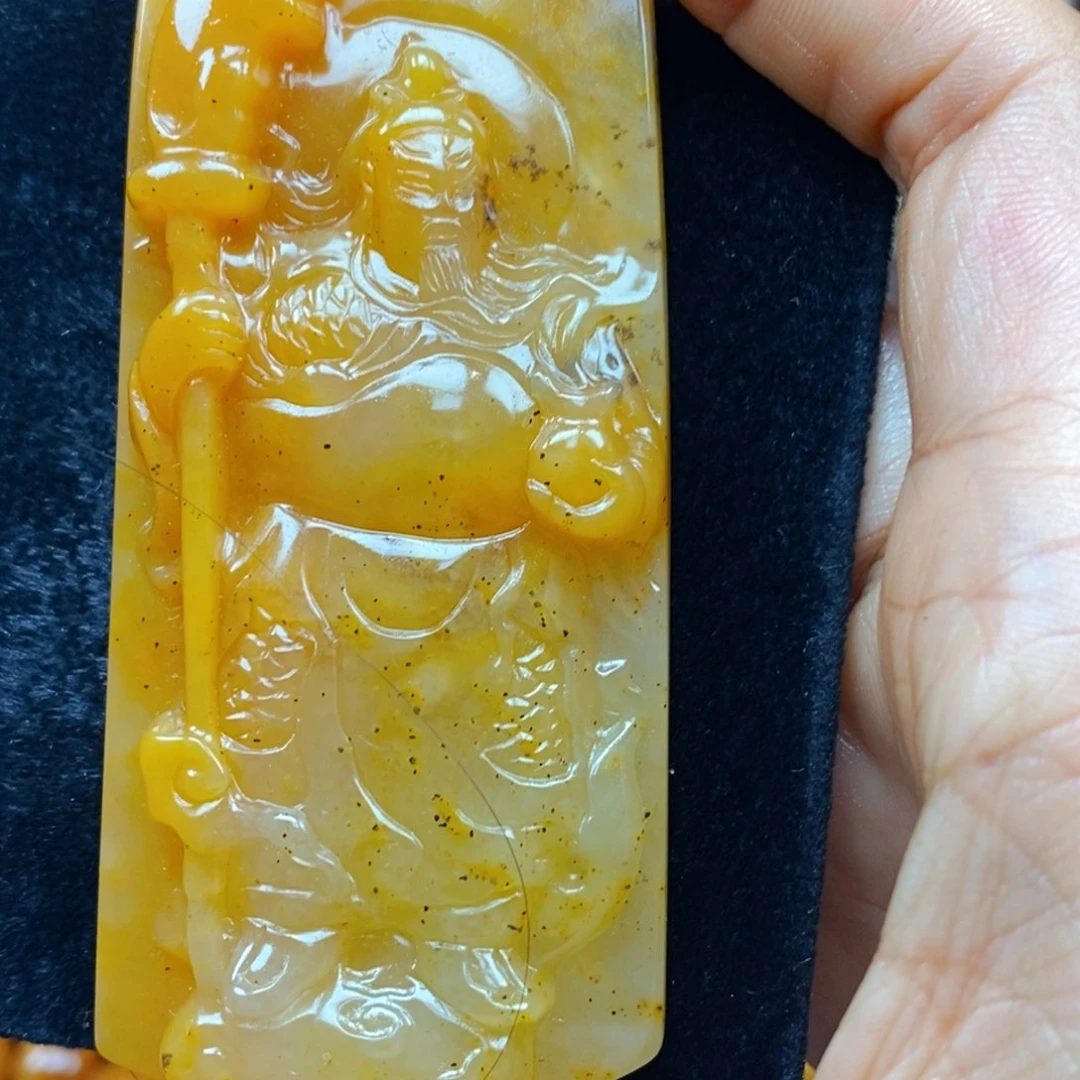 未镶嵌石英质玉（黄龙玉）颈饰