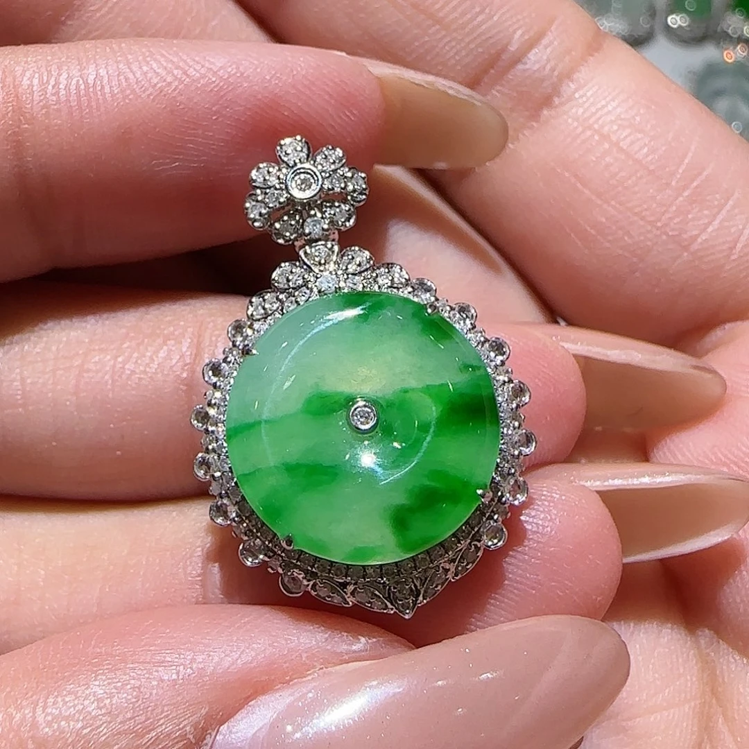 【闪购商品】颈饰18K金镶嵌翡翠天然