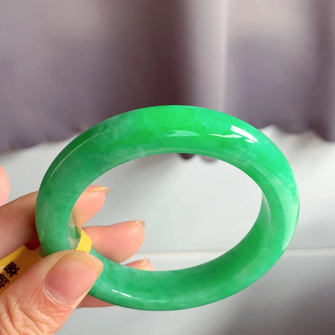 翡翠手镯未镶嵌缅甸翡翠