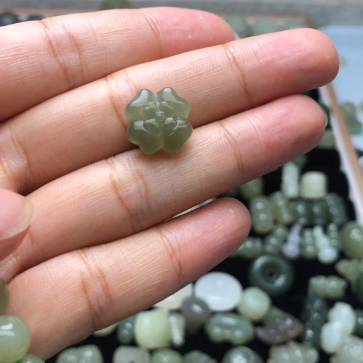快***精颈饰未镶嵌和田玉