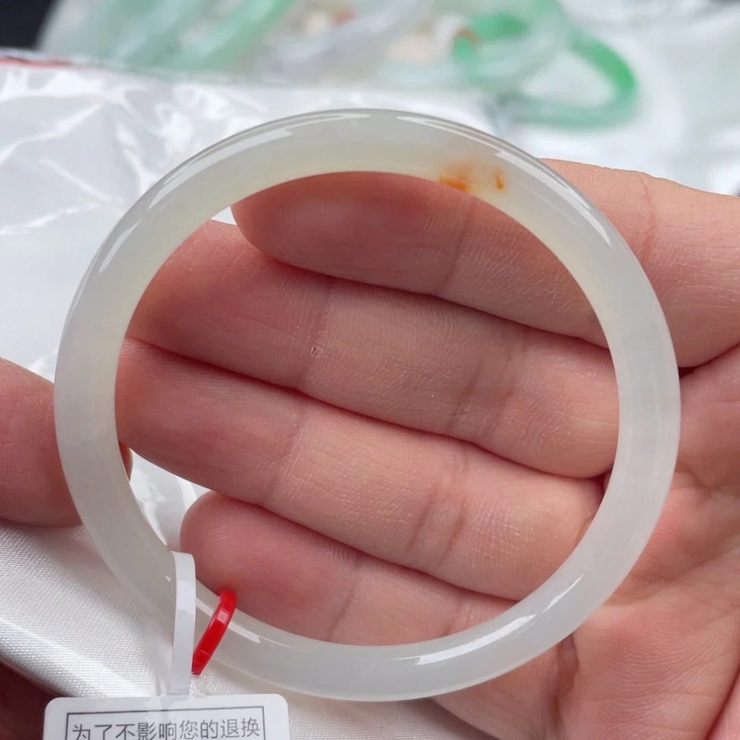 翡翠手镯未镶嵌52.5圈口