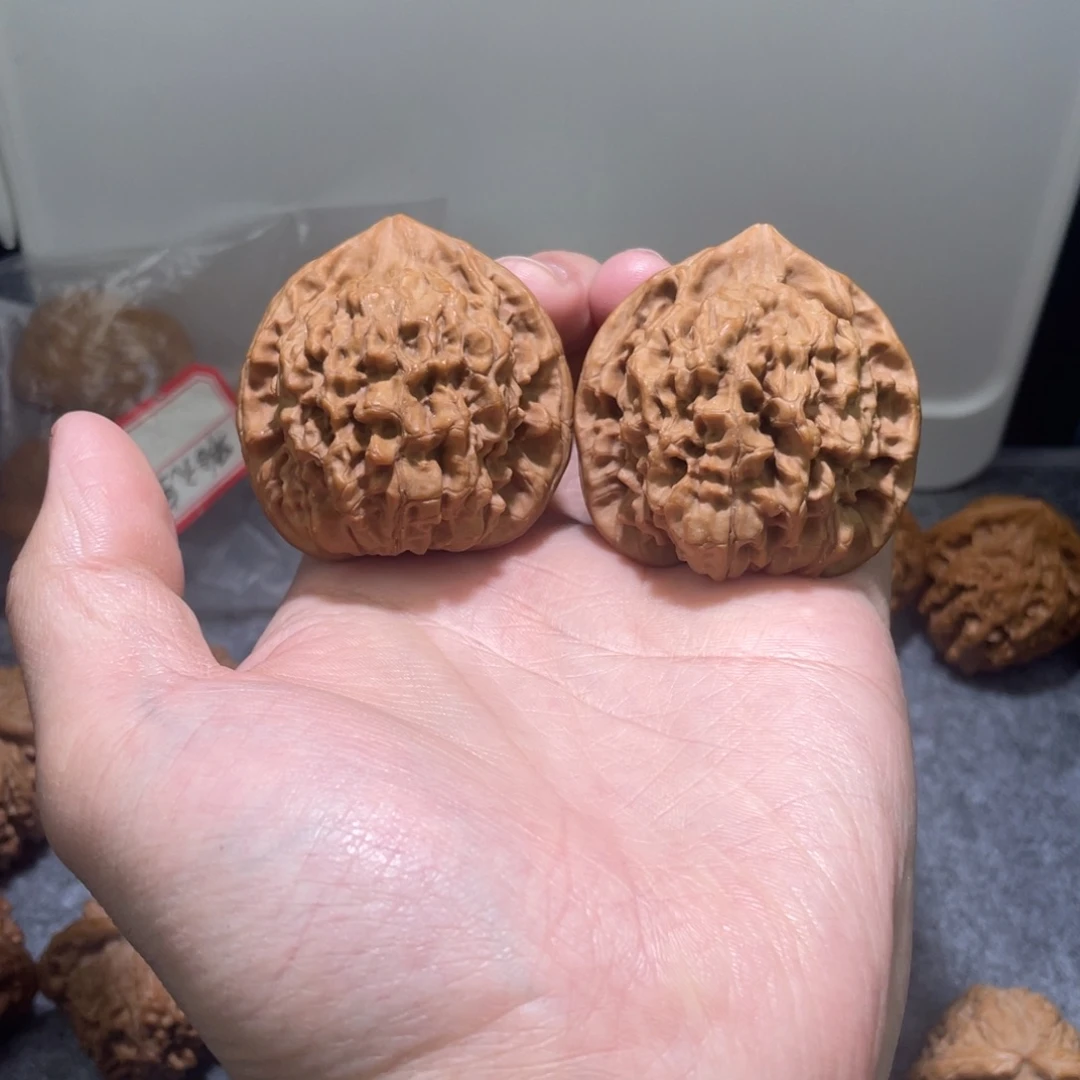 莫***问核桃48尺麒麟纹官帽核桃