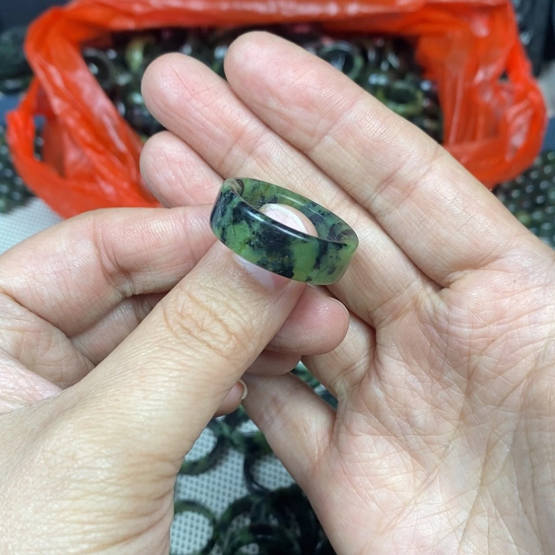 青***主蛇纹石玉未镶嵌戒指20mm