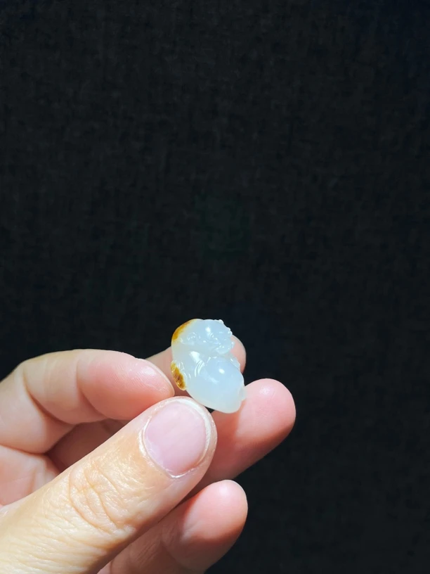 貔貅小吊坠 玉质白度细度好