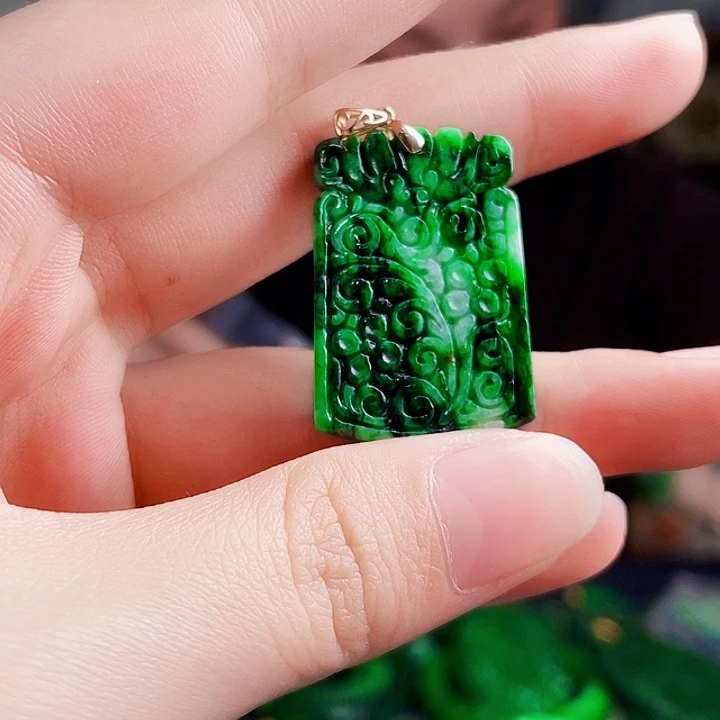 翡翠18K金镶嵌项链多样性