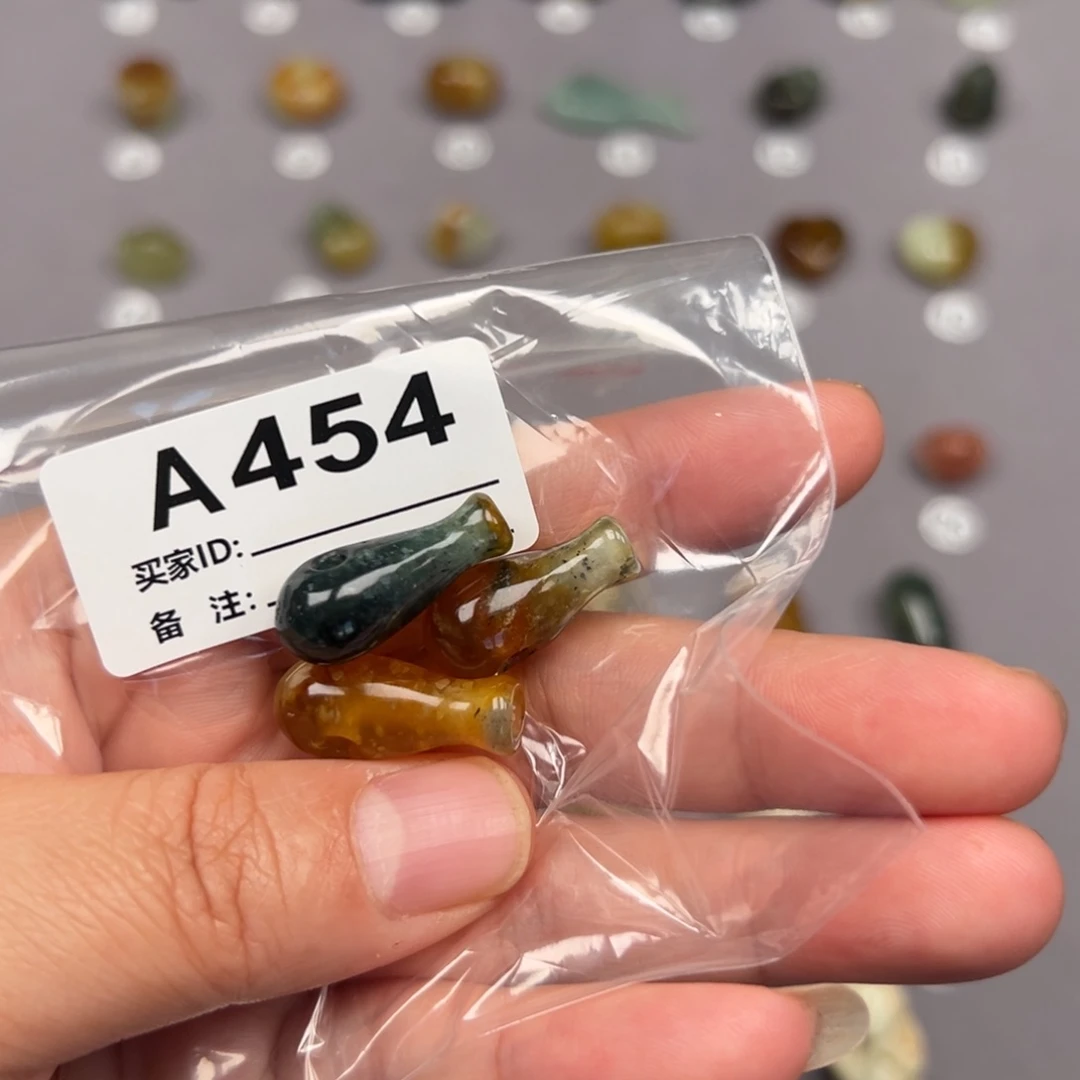 未镶嵌蛇纹石玉颈饰有****?微瑕不退不换