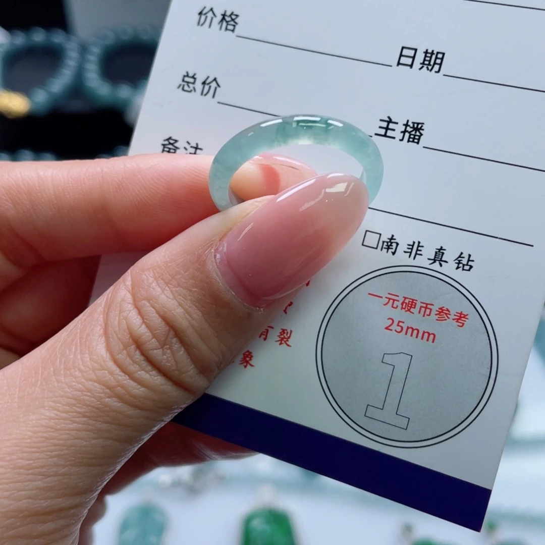 翡翠未镶嵌颈饰戒圈