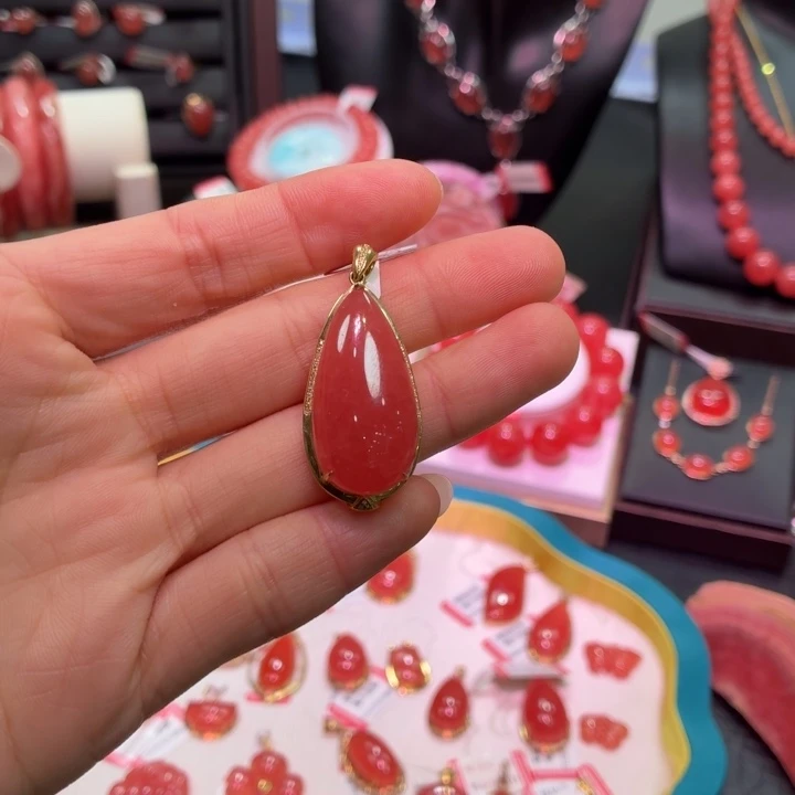 菱锰矿（红纹石）18K金镶嵌颈饰