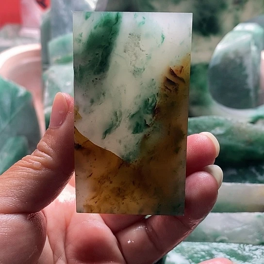 石英质玉未镶嵌颈饰