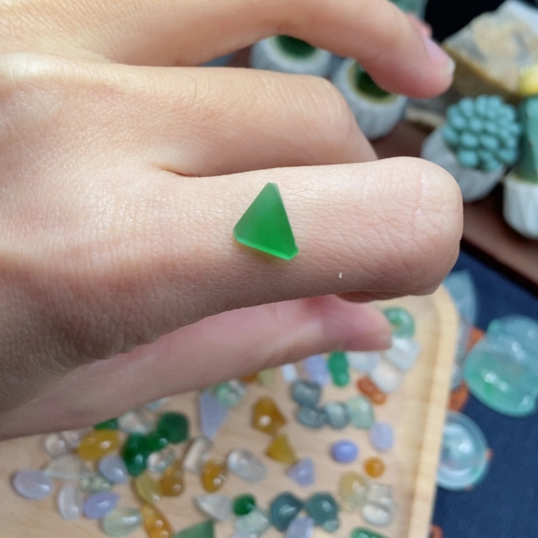 翡翠颈饰未镶嵌翡翠