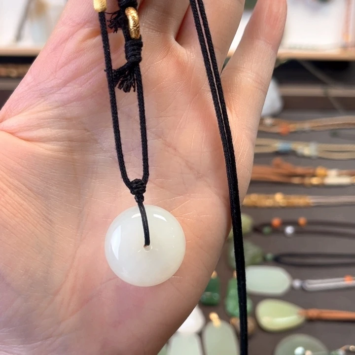 和田玉未镶嵌颈饰高冰平安扣