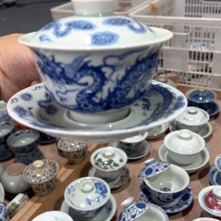 瓷片白青花铠甲龙元宝盖碗
