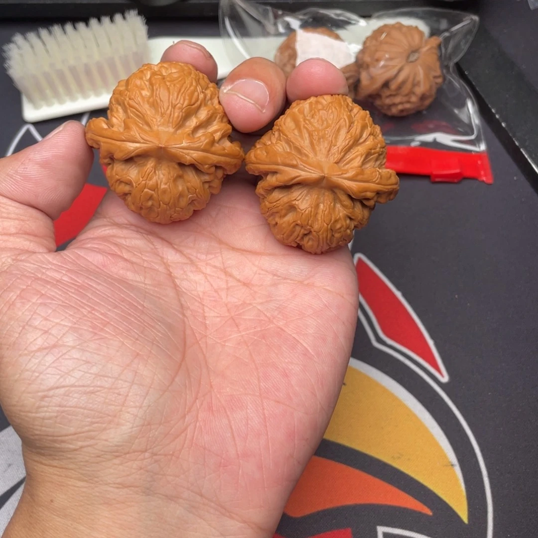 行***程文玩核桃吊坠红锦鲤