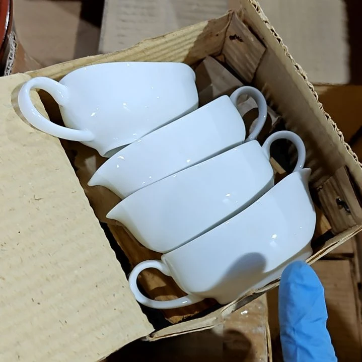 摆件盘子碗茶壶啥都有