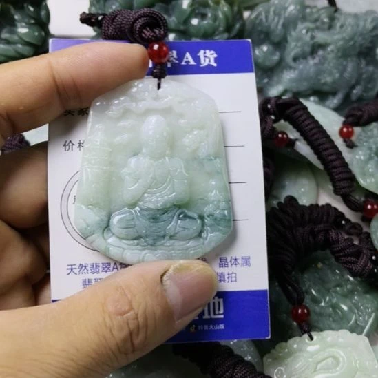 翡翠未镶嵌颈饰挂件