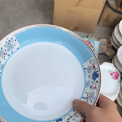 其他瓷8寸深窝盘一个