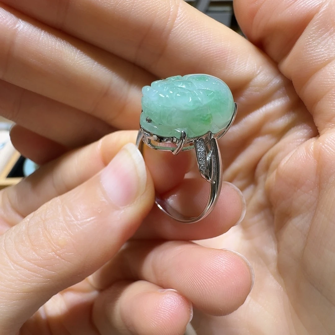 翡翠18K金镶嵌戒指