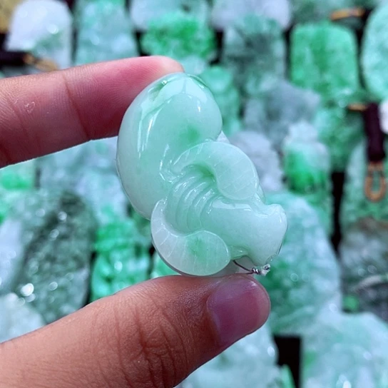 吊坠(不含链)未镶嵌翡翠
