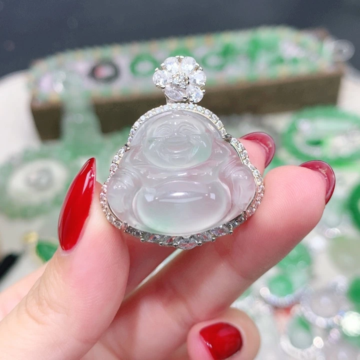 颈饰未镶嵌石英质玉（非洲翠）