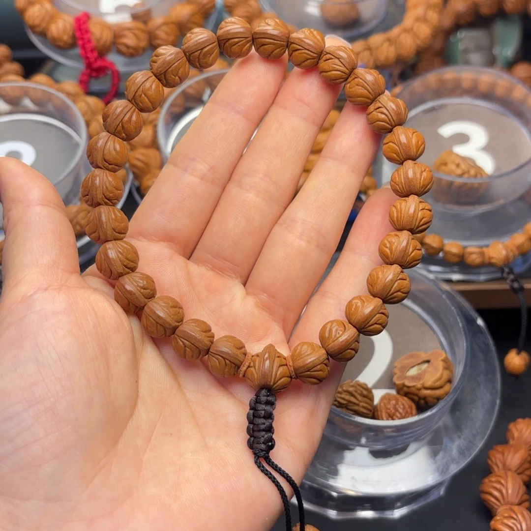 吊坠桃核 野生玉龙脊11手持