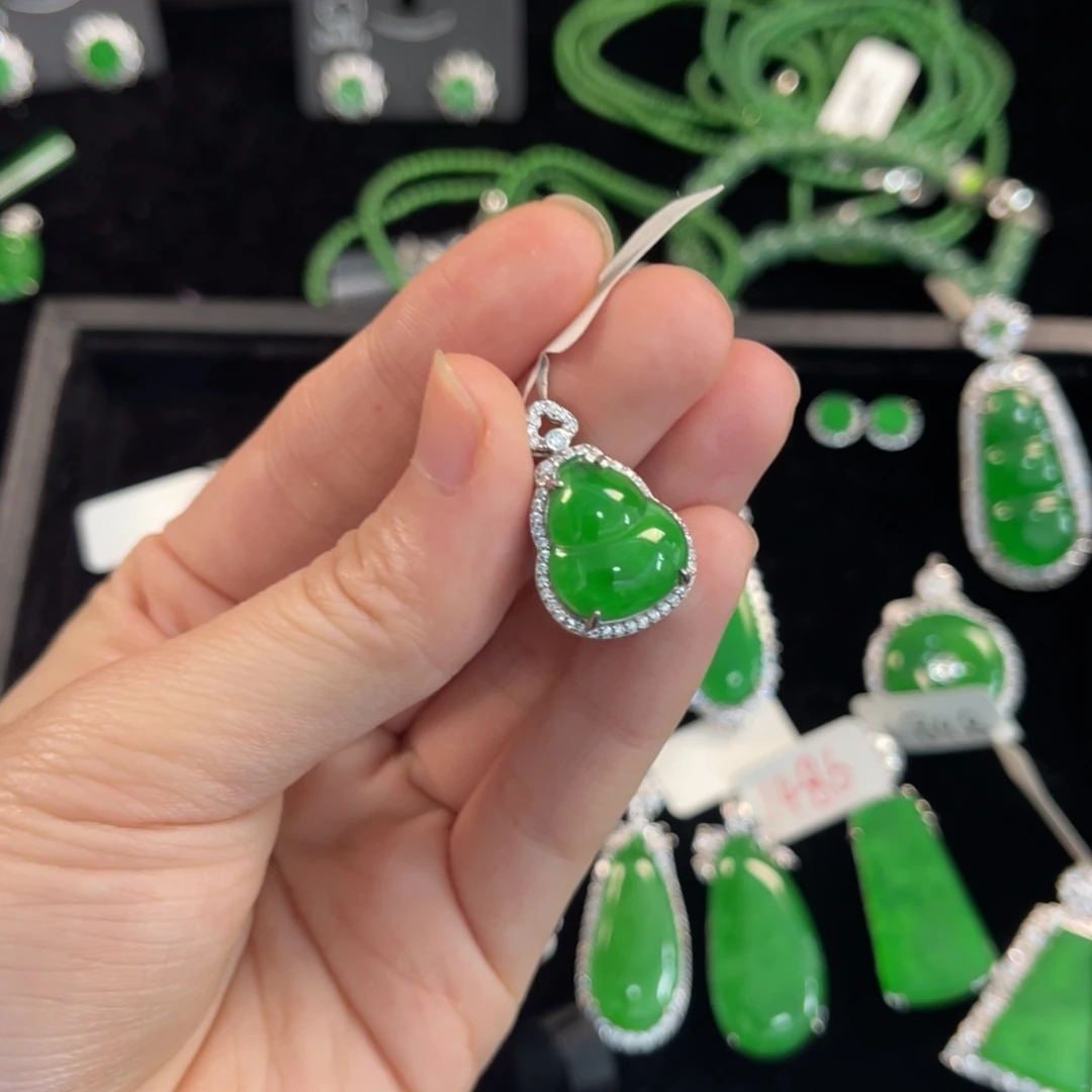翡翠银S925镶嵌戒指葫芦吊坠