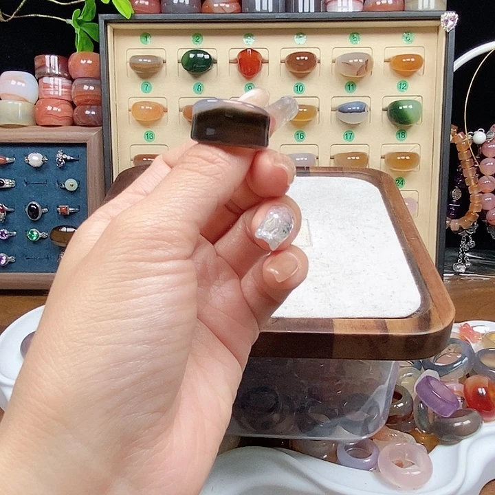 合金戒指玛瑙/玉髓不****?