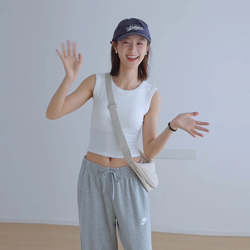 免穿文胸自带胸垫圆领宽肩无袖背心女短款修身内搭外穿吊带上衣