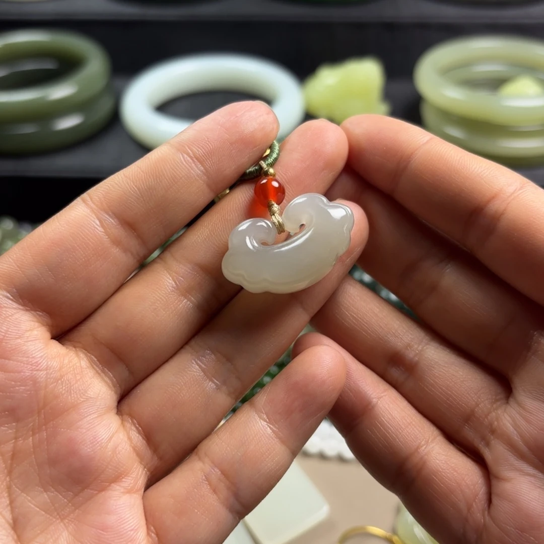 颈饰未镶嵌和田玉如意