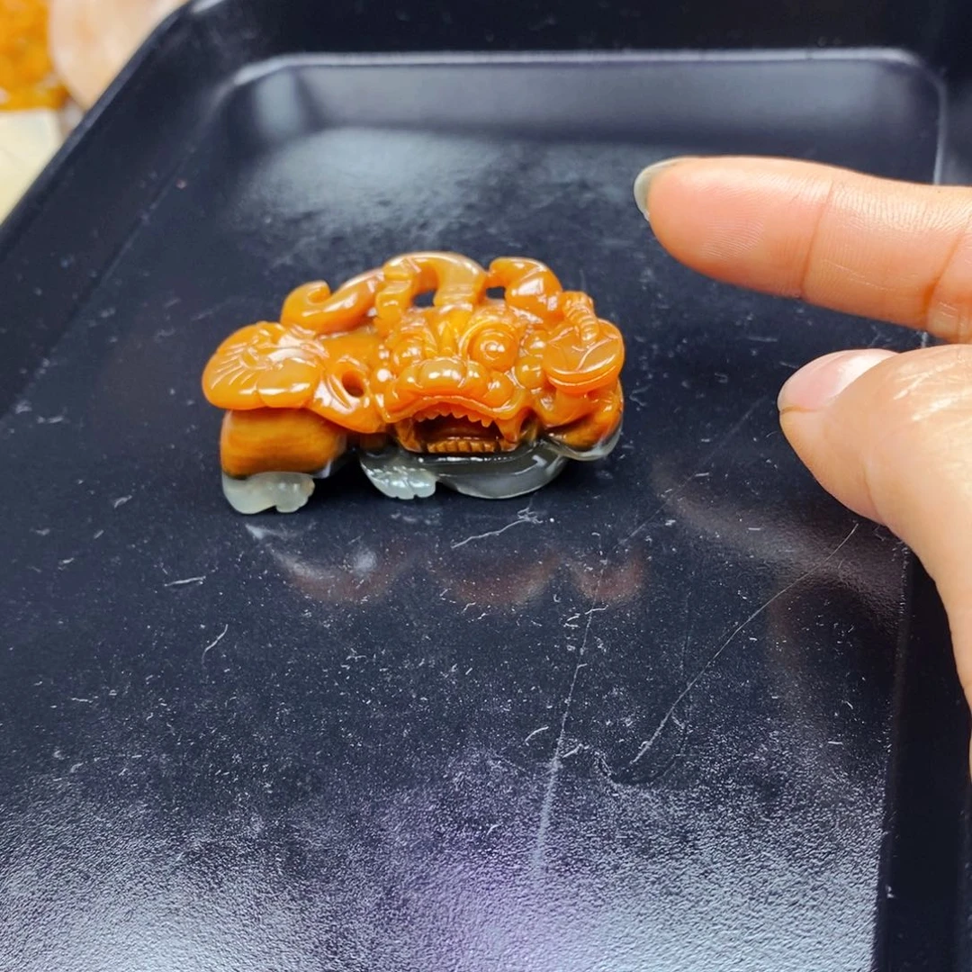 石英质玉（黄龙玉）未镶嵌颈饰