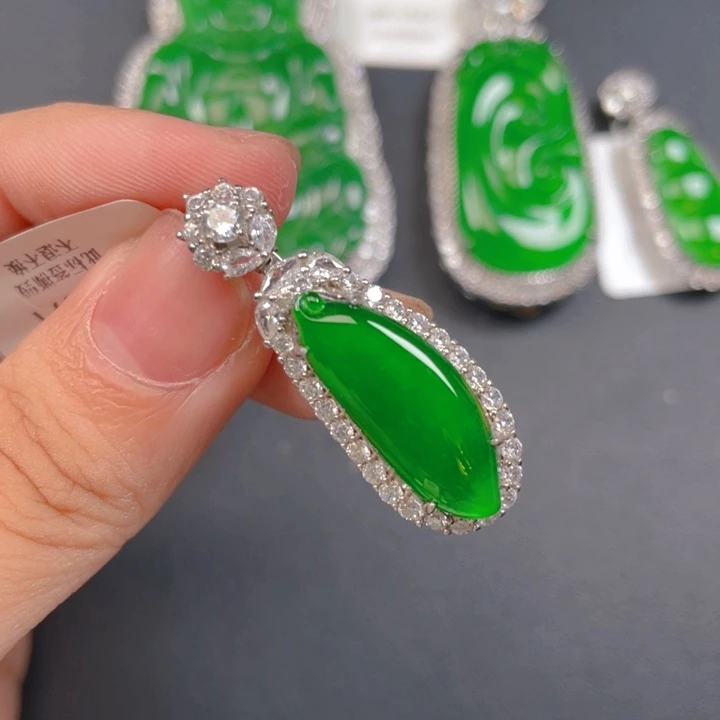 【闪购商品】颈饰银S925镶嵌翡翠翡翠